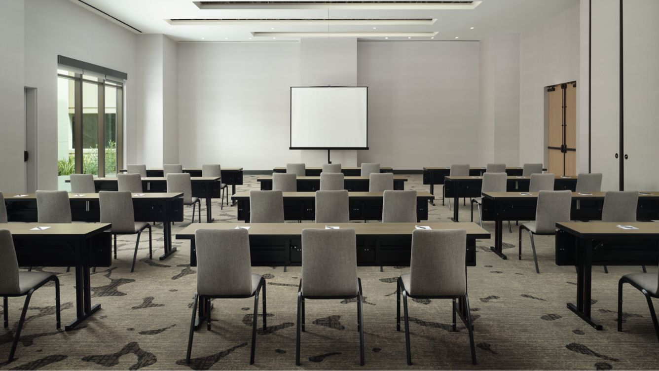 AC Hotel Phoenix Downtown meeting room