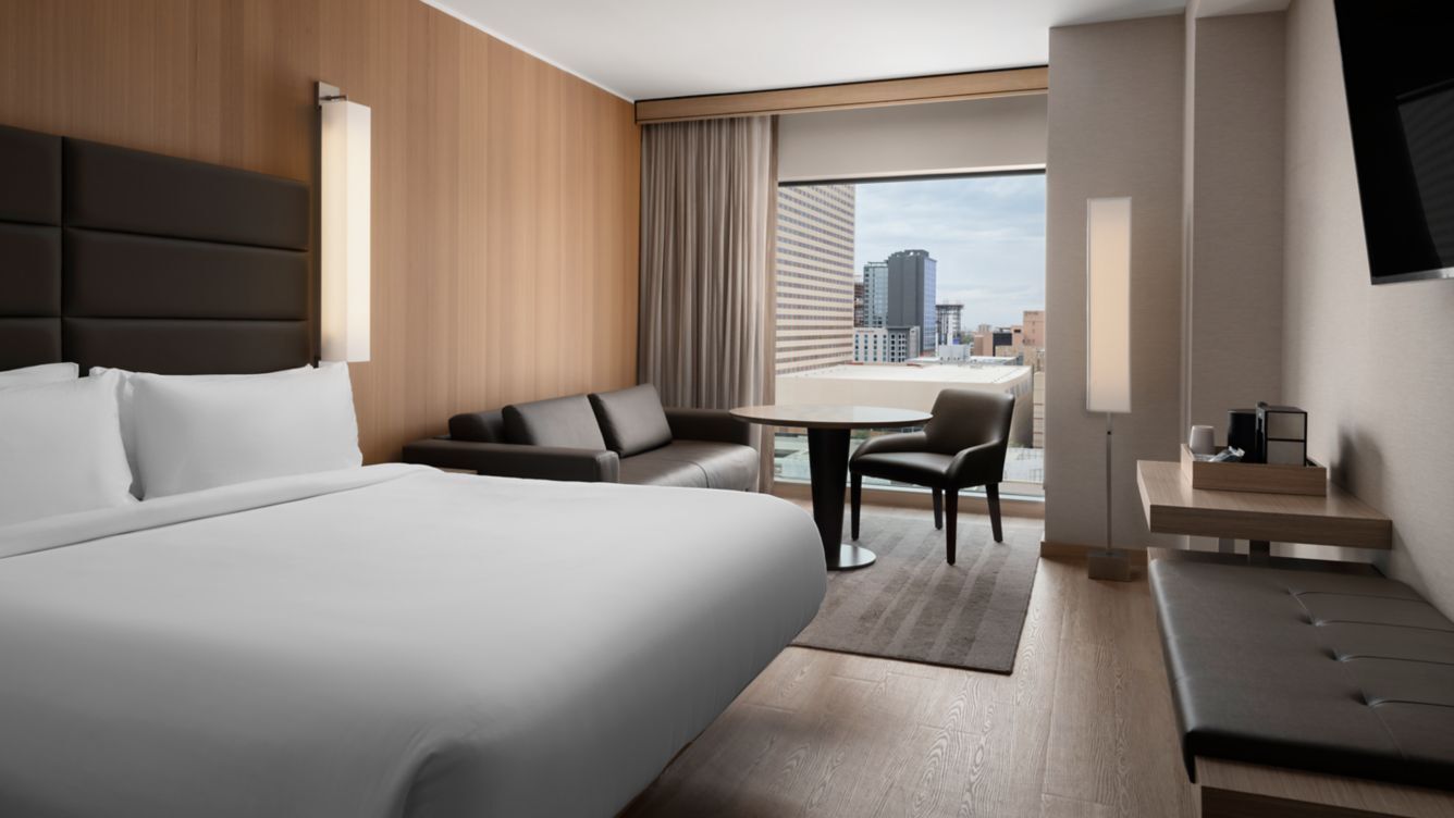 AC Hotel Phoenix Downtown guest room